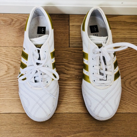 le adidas bianco e oro, edizione limitata di skate poshmark le adidas bianco e oro, edizione limitata di skate poshmark